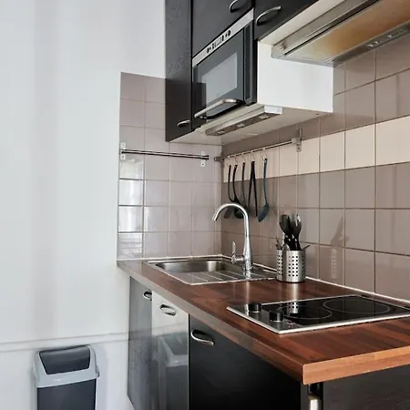 Le Black&white - Emplacement Ideal Proche Gare Rer Apartmán